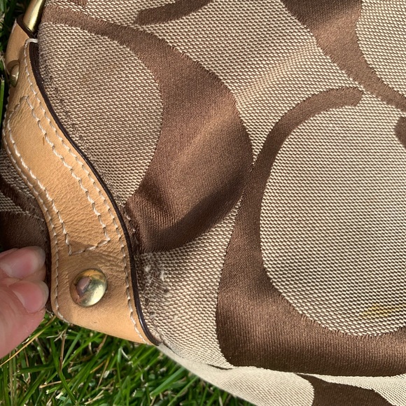 Coach Carly Hobo Signature Bag - Picture 3 of 4
